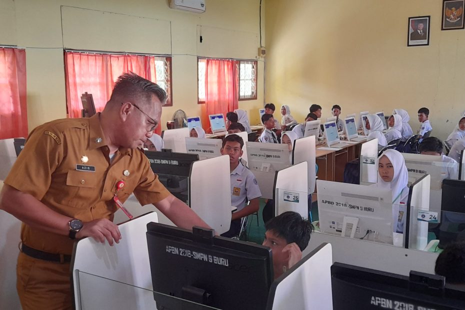 PJ. SEKDA KABUPATEN BURU RESMI MEMBUKA TES KEMAMPUAN AKADEMIK (TKA) TINGKAT SMP/MTs