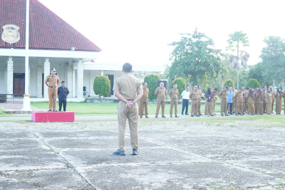 PEMKAB BURU GELAR APEL BERSAMA ASN