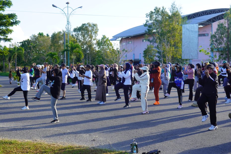 KUNJUNGAN SEKRETARIS KEMENTERIAN UMKM RI DI CFD NAMLEA DORONG PENGUATAN UMKM KABUPATEN BURU
